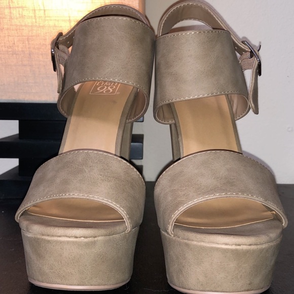 Heels - Picture 3 of 3